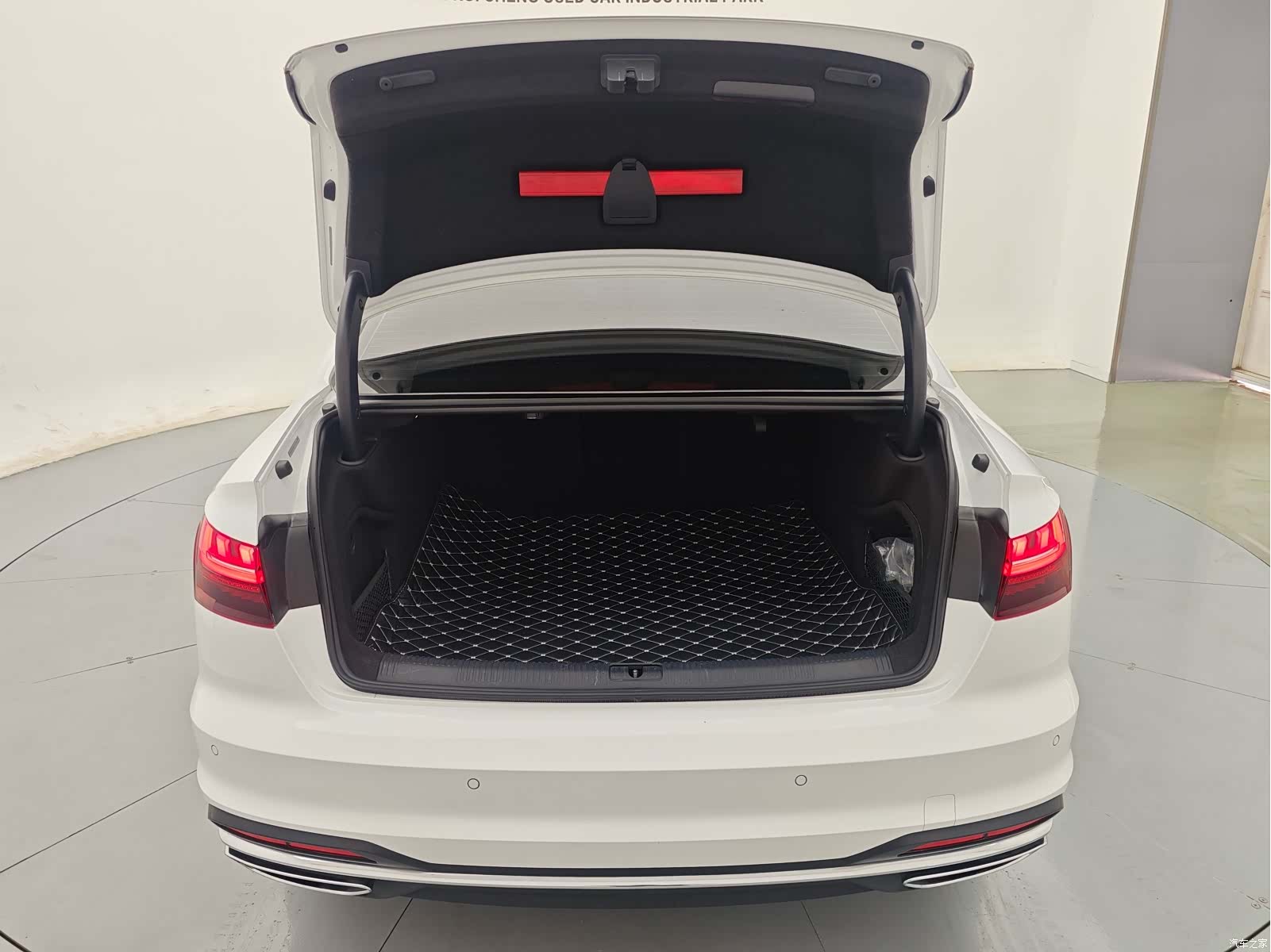 Audi A4L, 2022 32