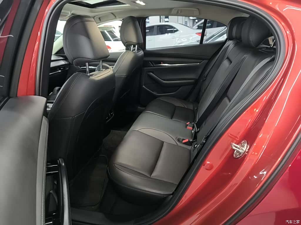 Mazda Mazda3, 2023 17