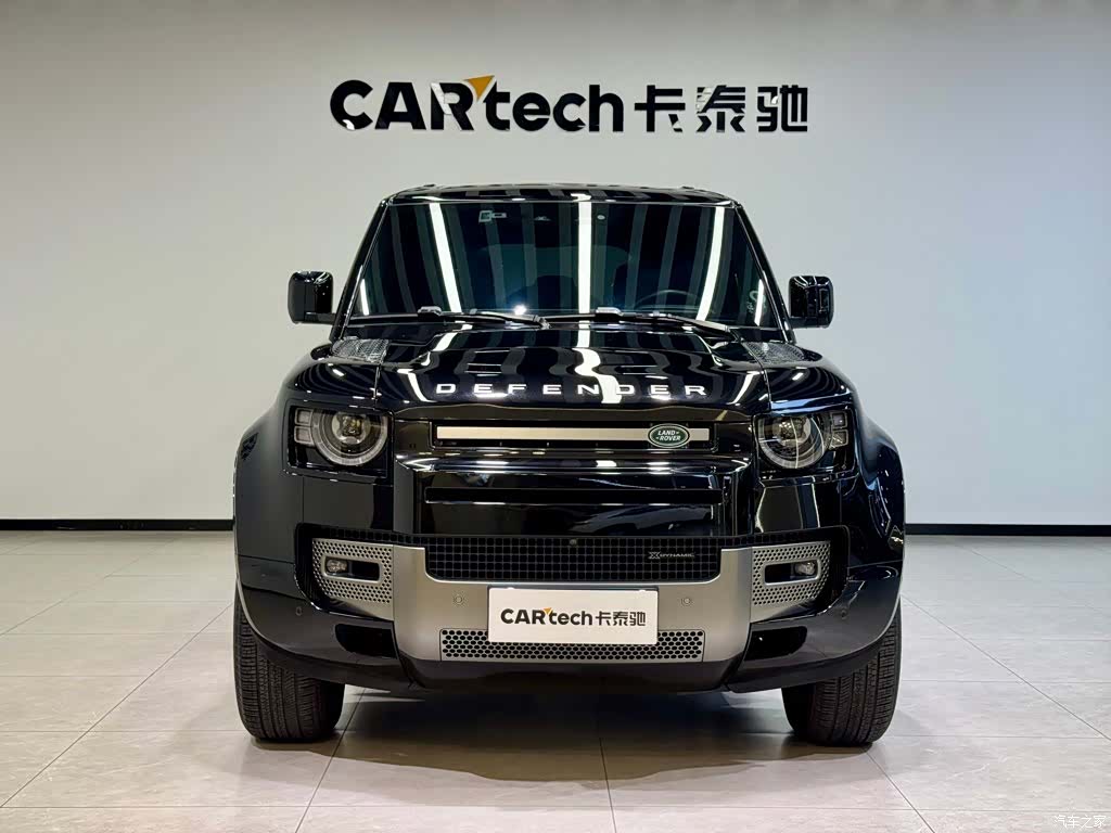 Land Rover Defender, 2023 3