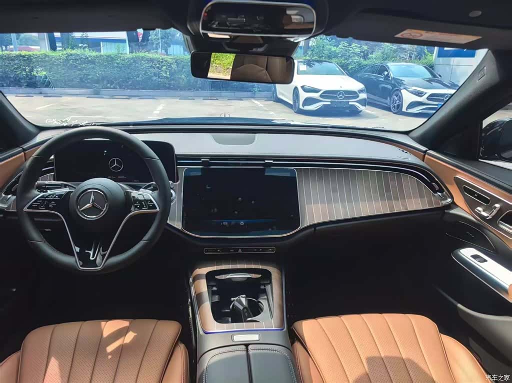 Mercedes-Benz E-Class, 2024 10