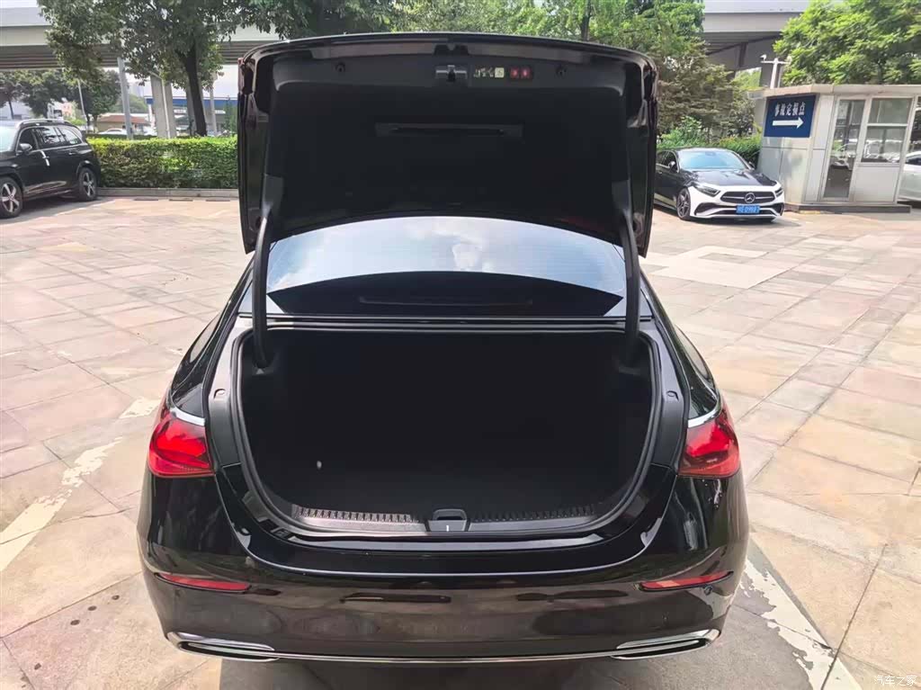 Mercedes-Benz E-Class, 2024 9