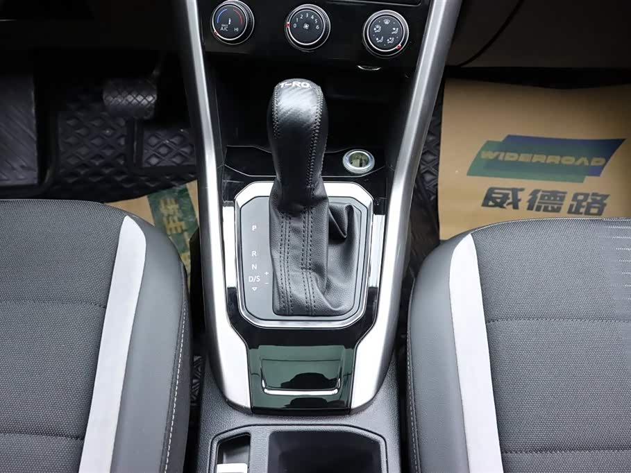 Volkswagen T-ROC exploring Songs