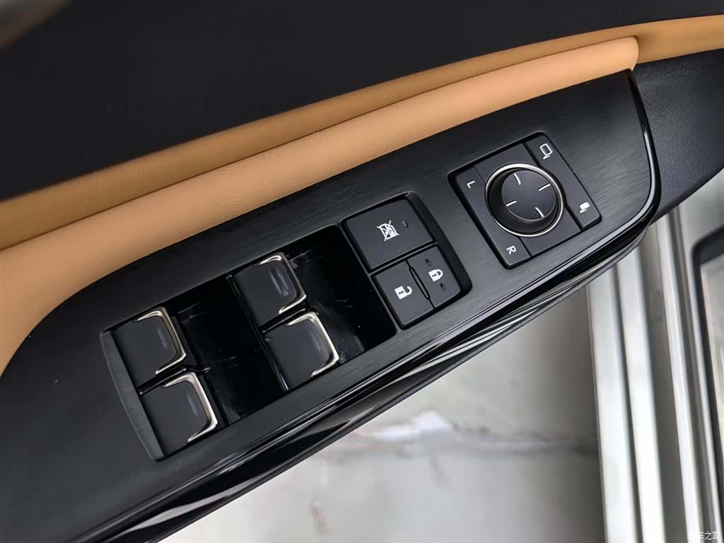 Lexus ES, 2023 25