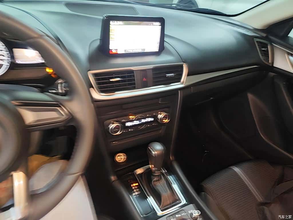 Mazda Mazda3, 2018 10