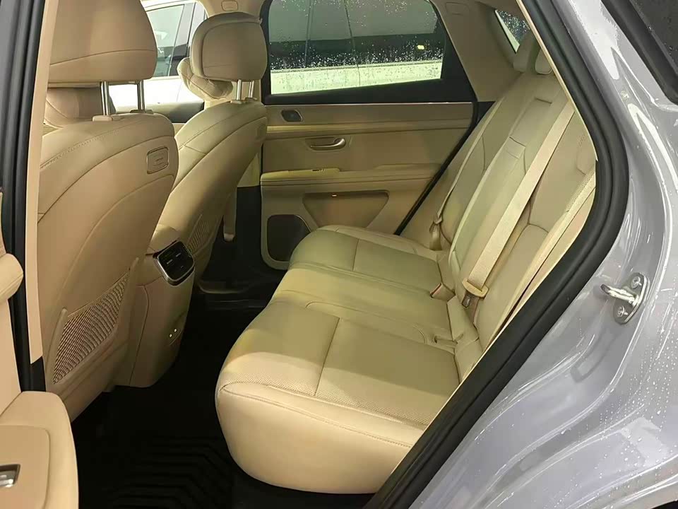 AITO Ask the world M5