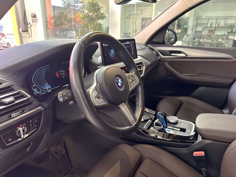 BMW iX3