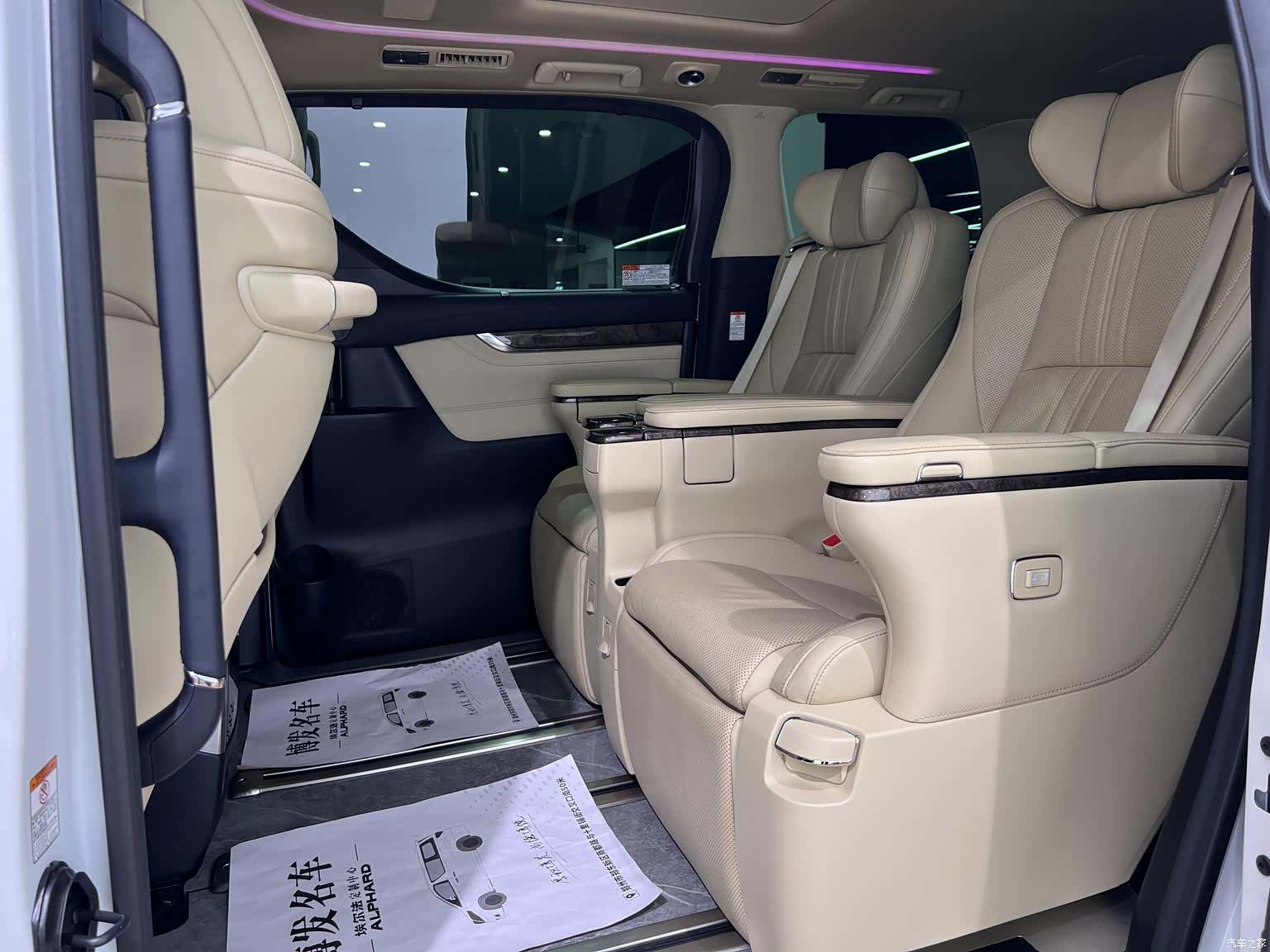 Toyota Vellfire, 2022 13
