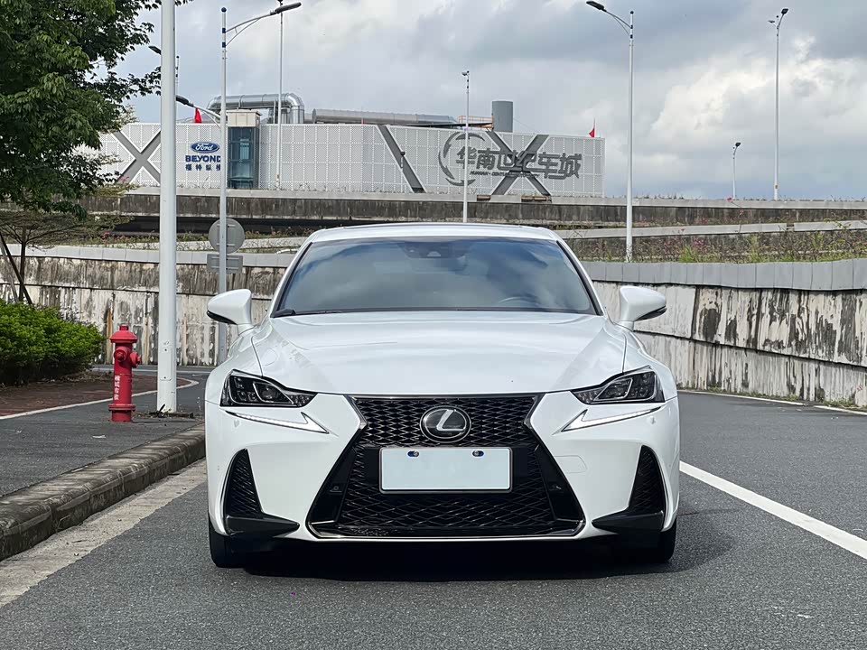 Lexus IS