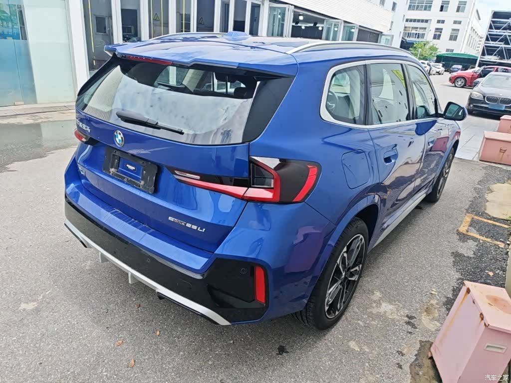 BMW X1, 2023 все фото