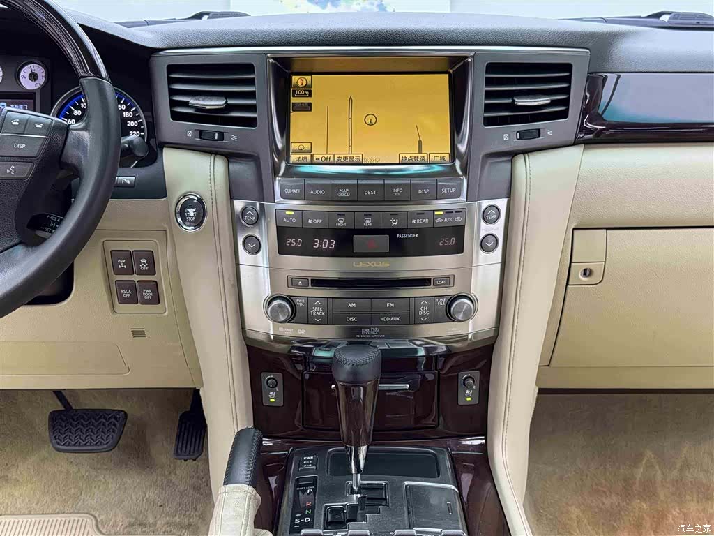 Lexus LX, 2011 10