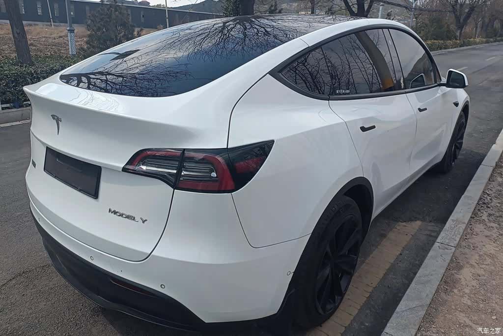 Tesla Model Y, 2021 3