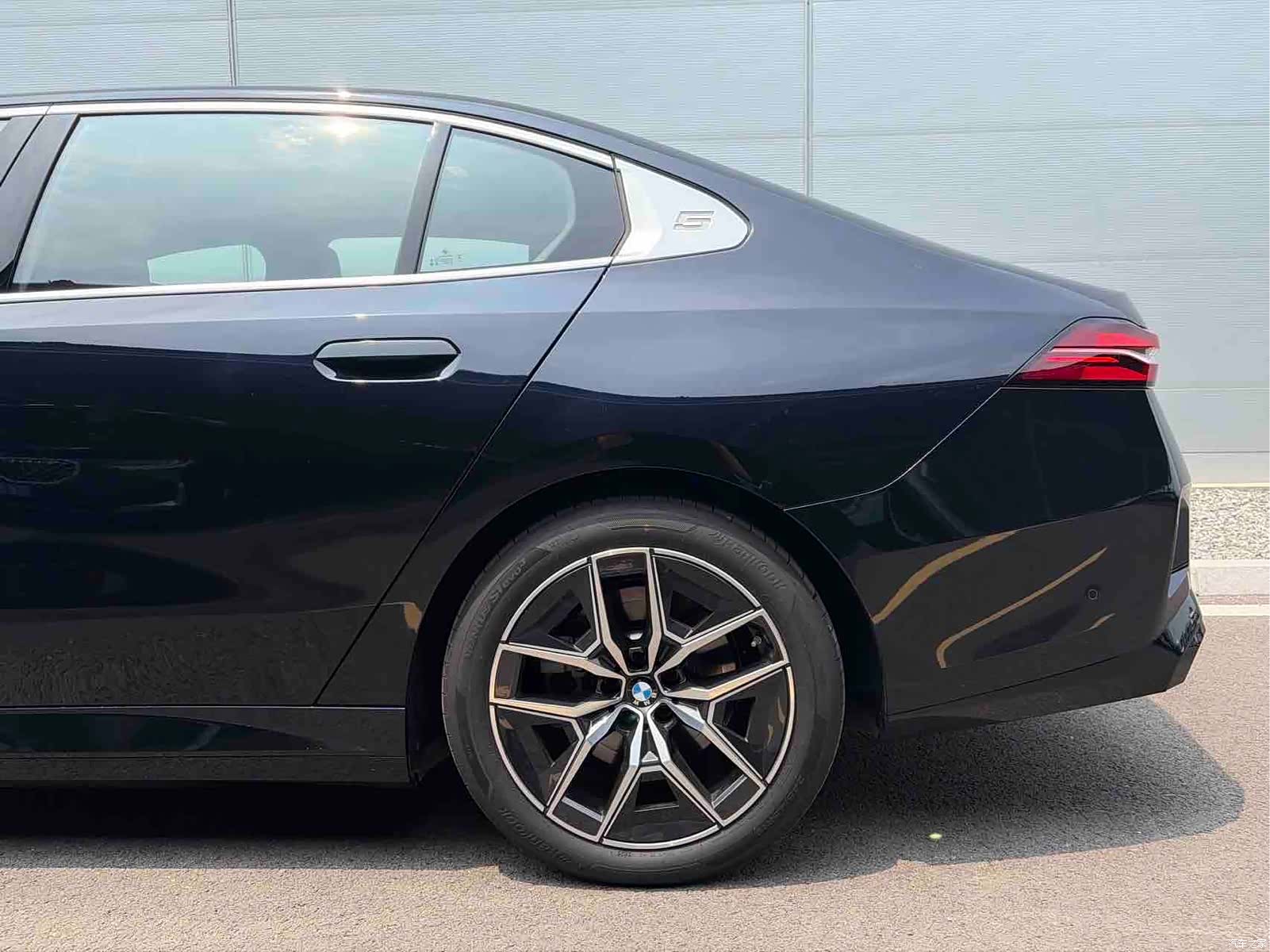 BMW i5, 2025 7