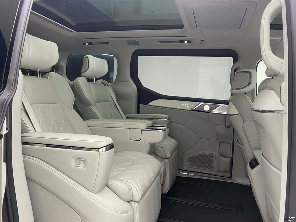 Volvo EM90, 2024 24