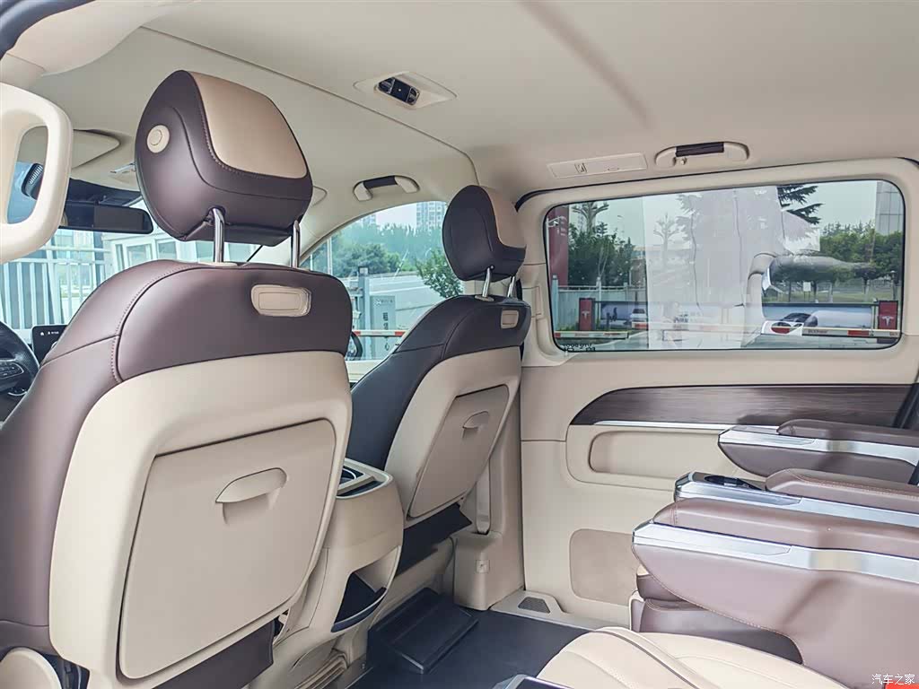 Mercedes-Benz V-Class, 2024 27