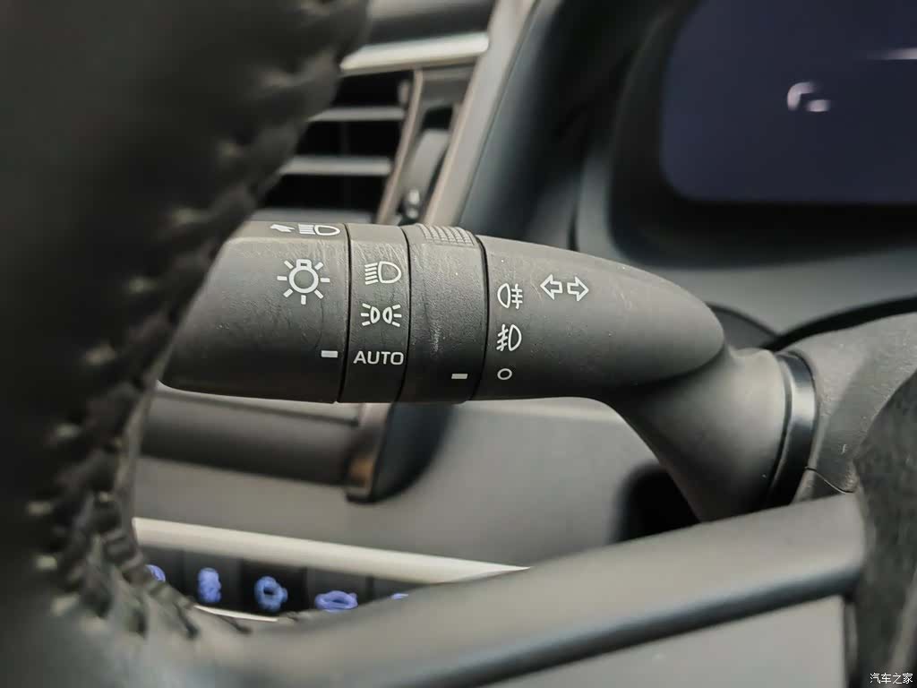 Toyota Camry, 2022 21