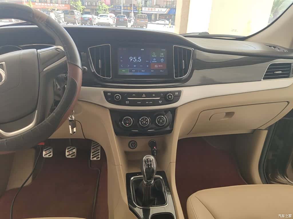 Wuling 730, 2016 13