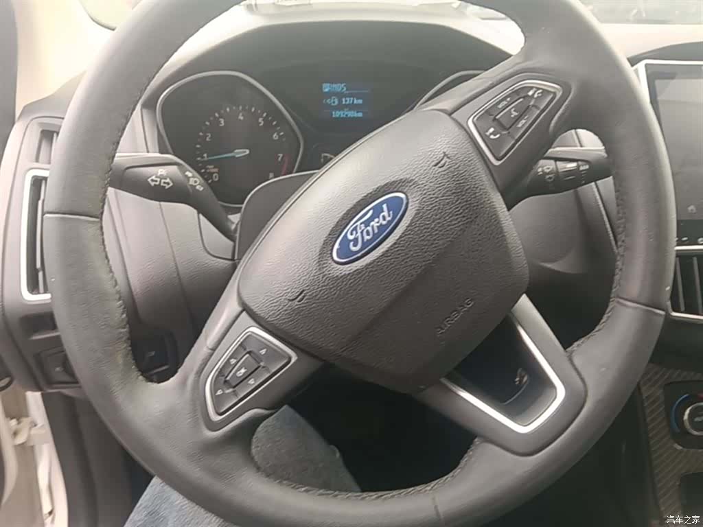 Ford Focus, 2016 11