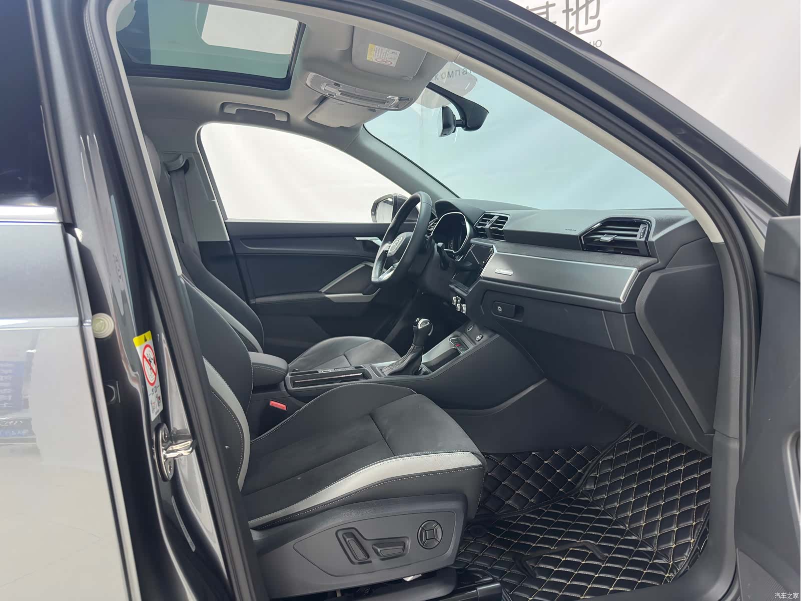 Audi Q3, 2022 11