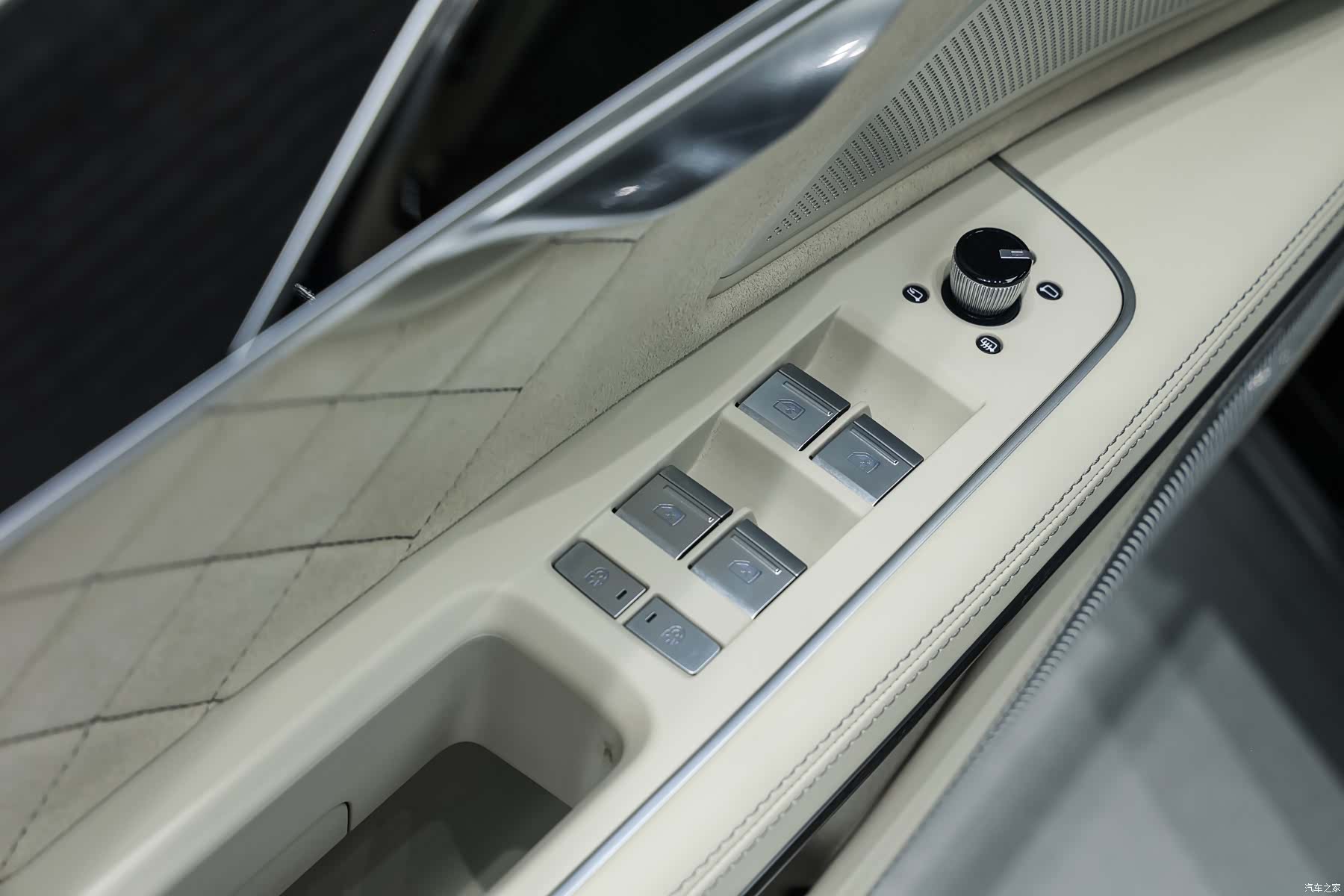 Audi A8L, 2023 24