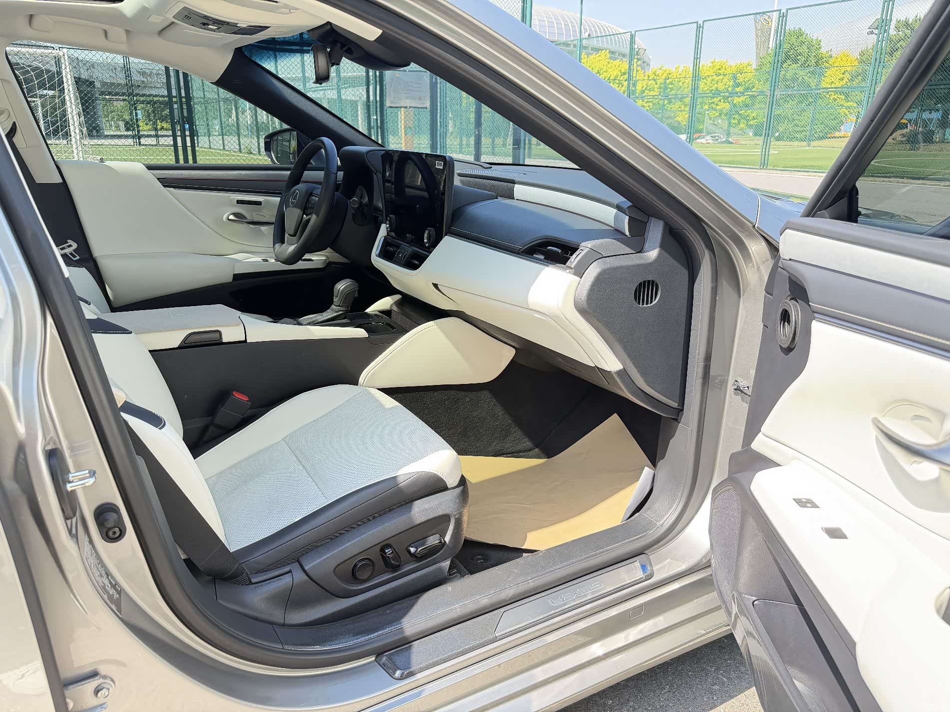 Lexus ES, 2025 13