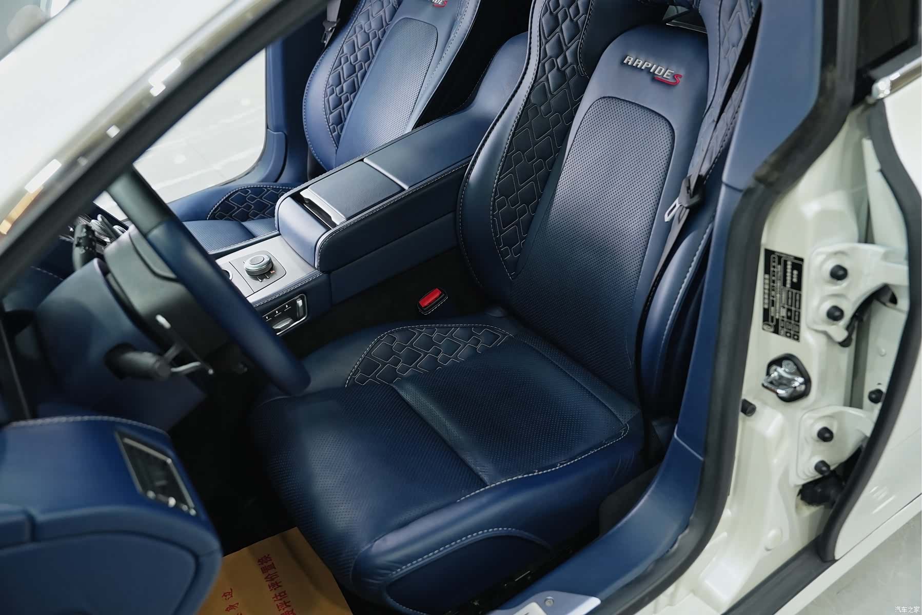 Aston Martin Rapide, 2019 6