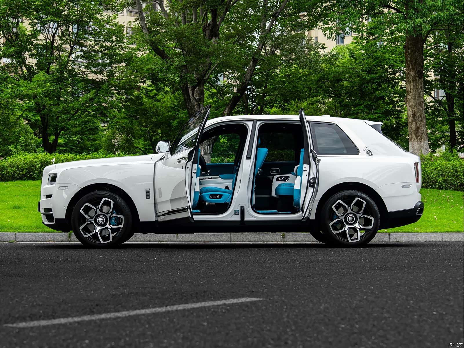 Rolls-Royce Cullinan, 2021 все фото