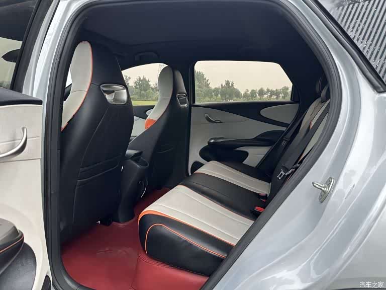 BYD Dolphin, 2023 все фото