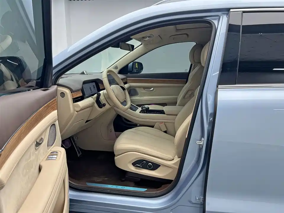 AITO Ask the world M7