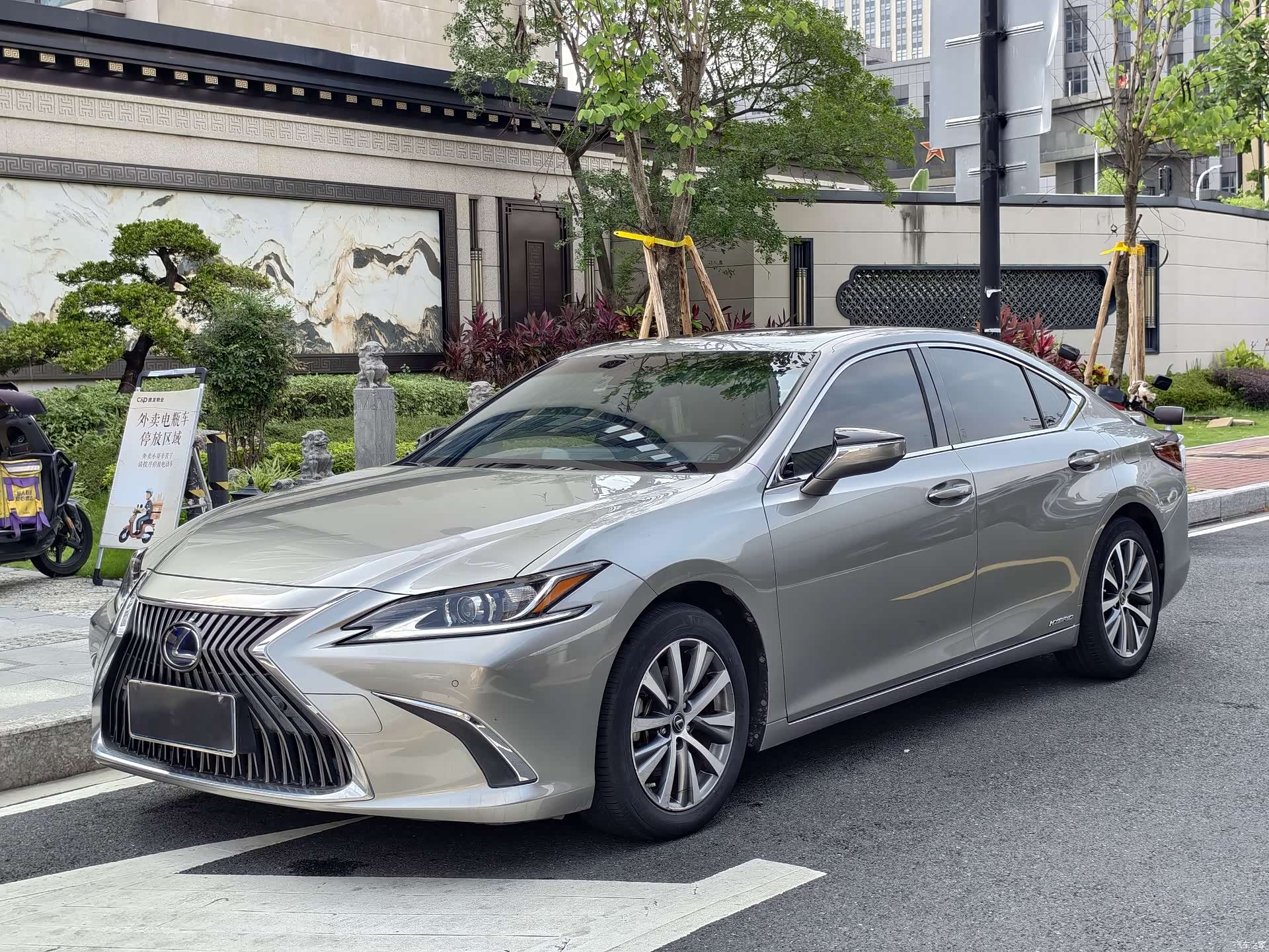Lexus ES, 2020 1