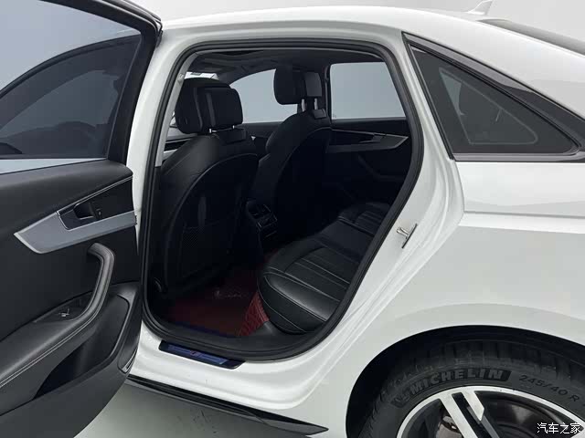 Audi A4L, 2023 14