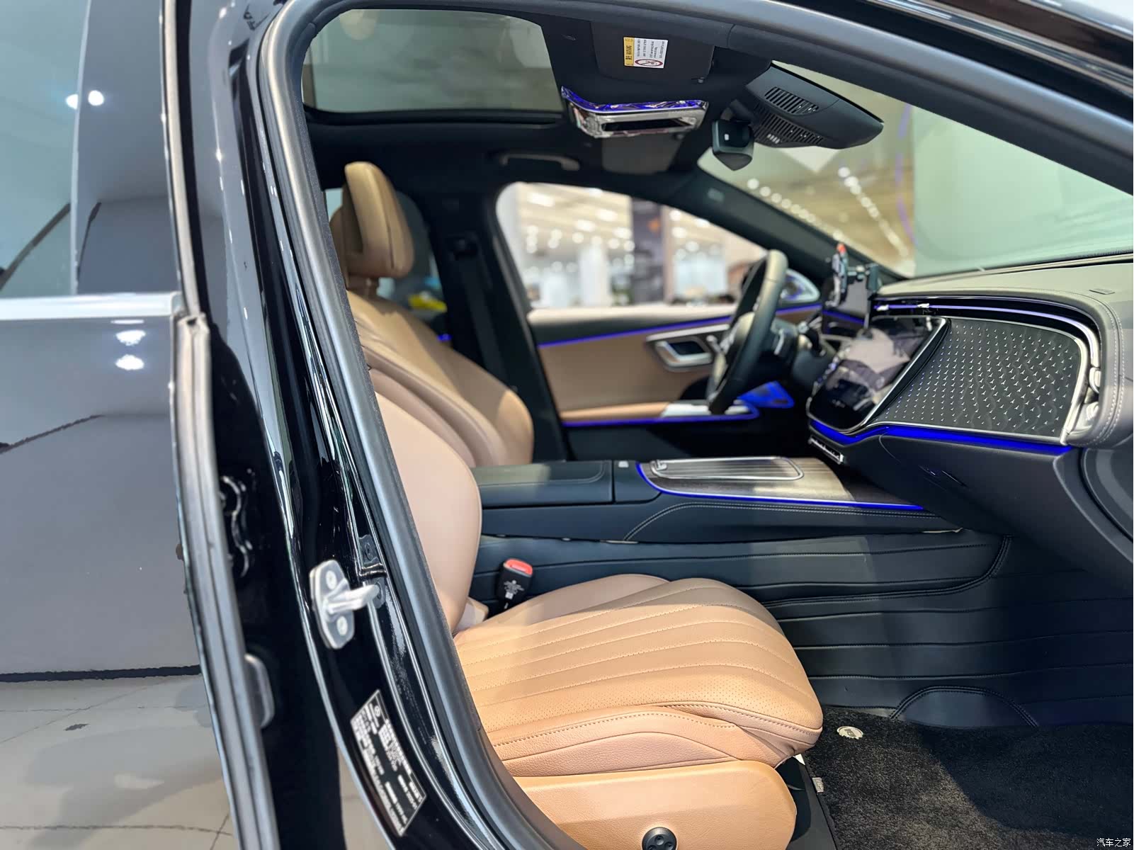 Mercedes-Benz E-Class, 2025 14