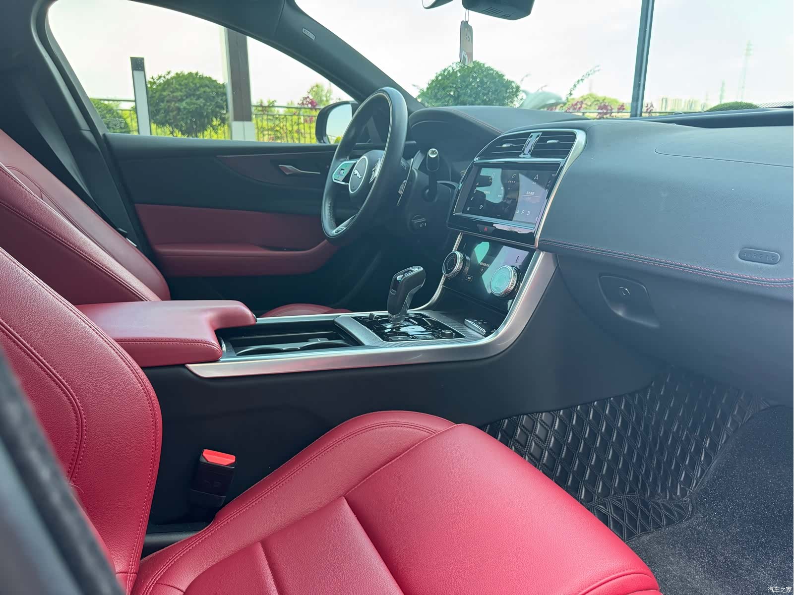 Land Rover XEL, 2023 13