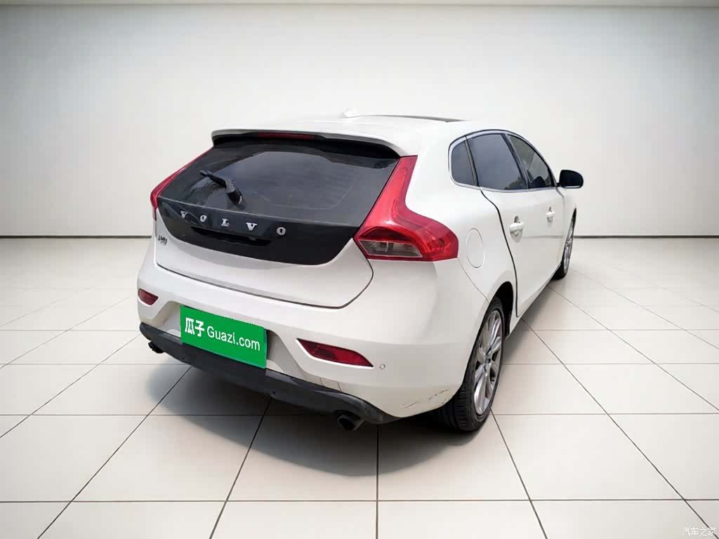 Volvo V40, 2015 4