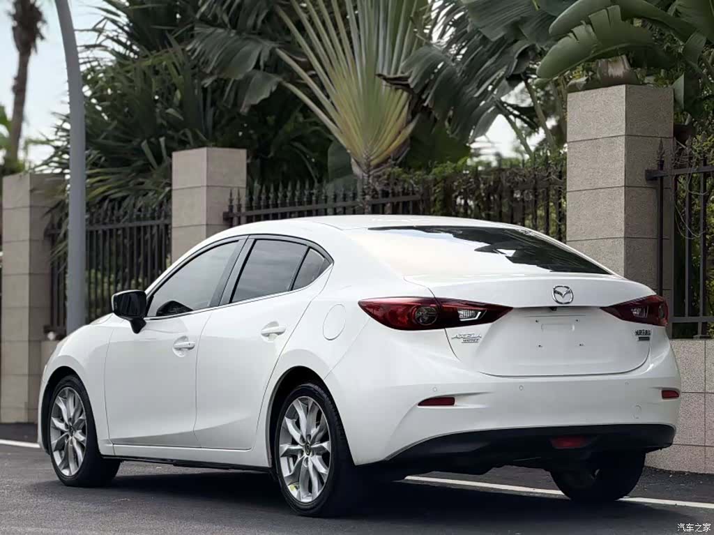 Mazda Mazda3, 2015 23