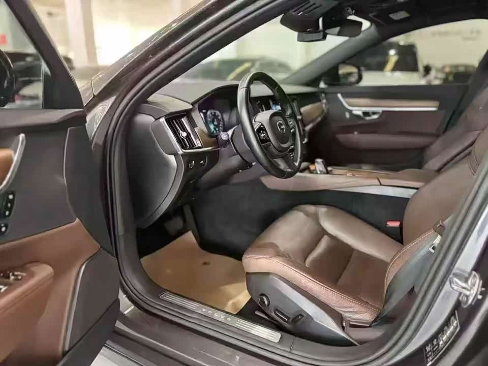 Volvo S90