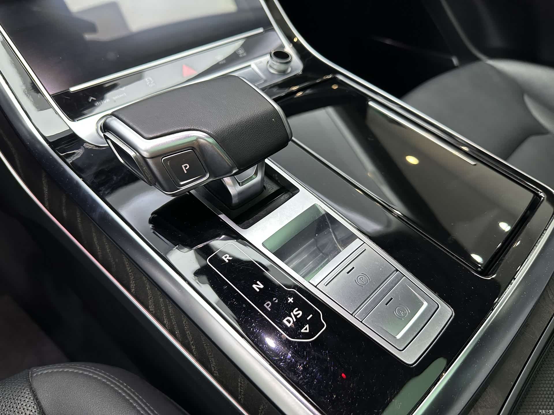 Audi Q8, 2023 15