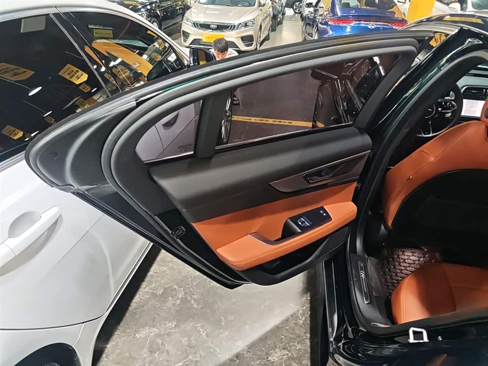 Jaguar XEL Jaguar XEL