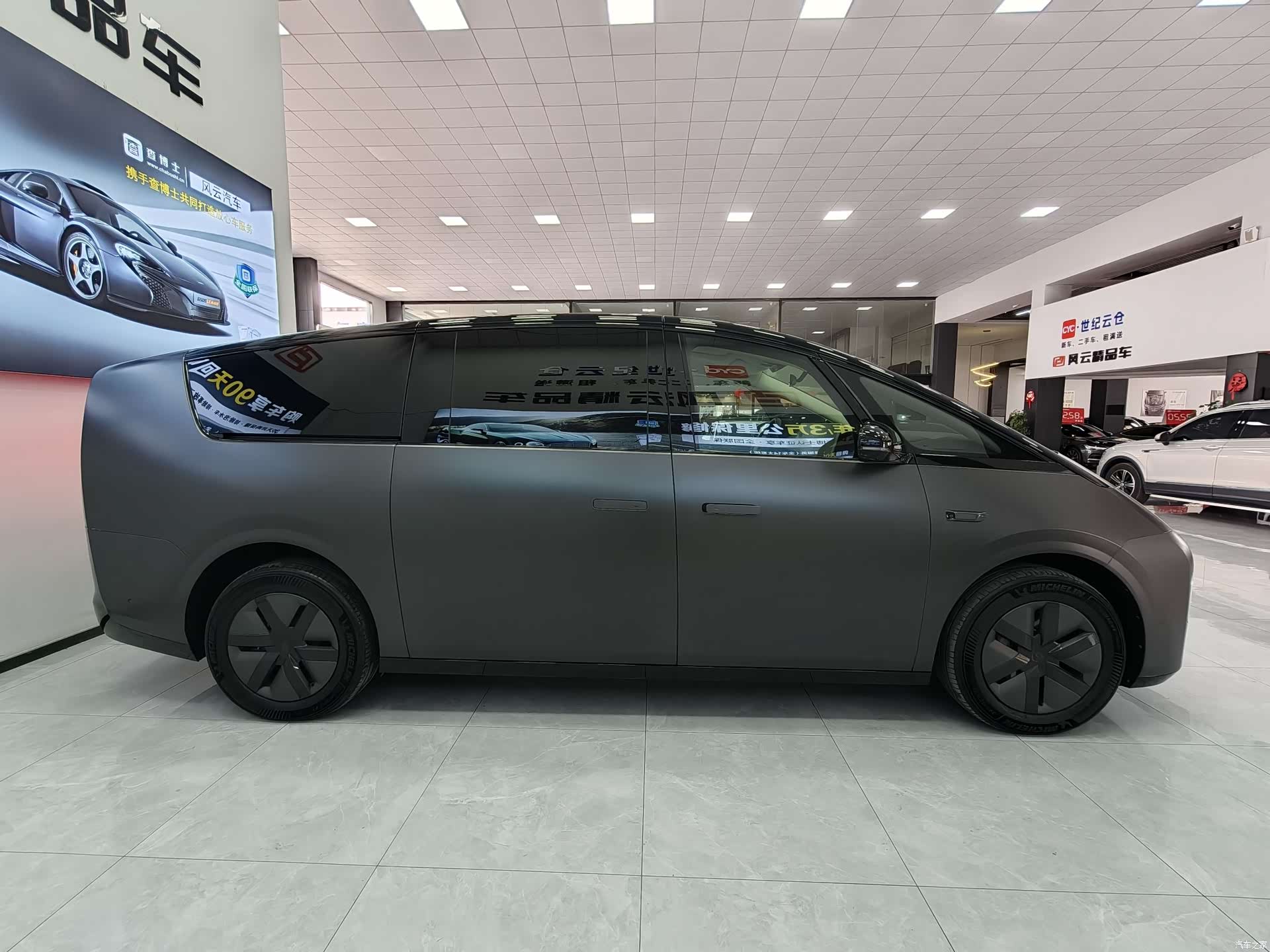 Li Auto MEGA, 2024 4