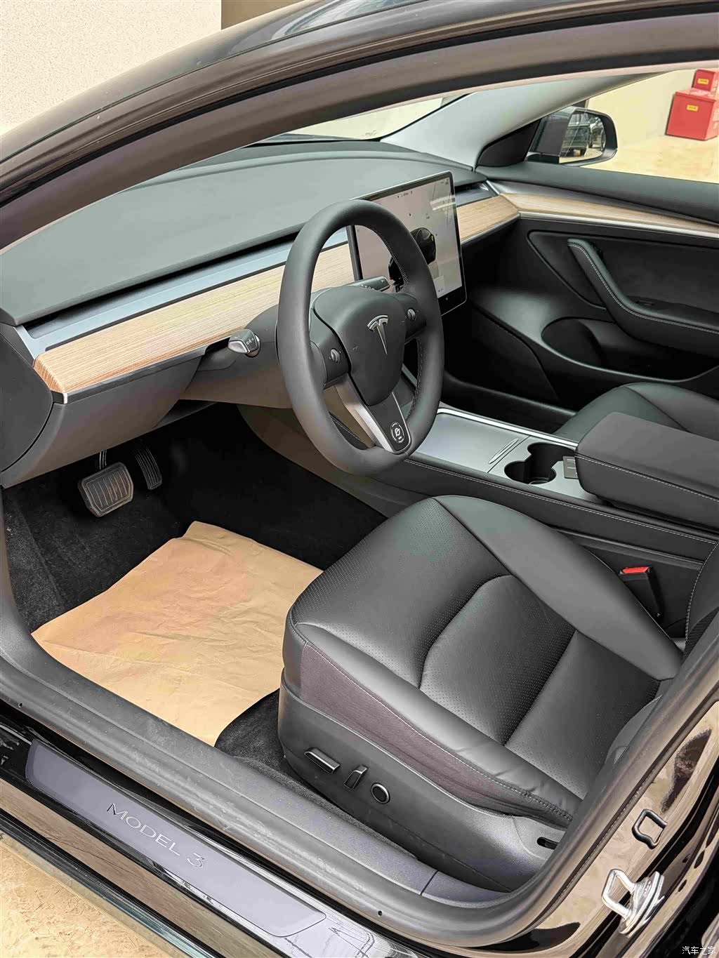 Tesla Model 3, 2023 4