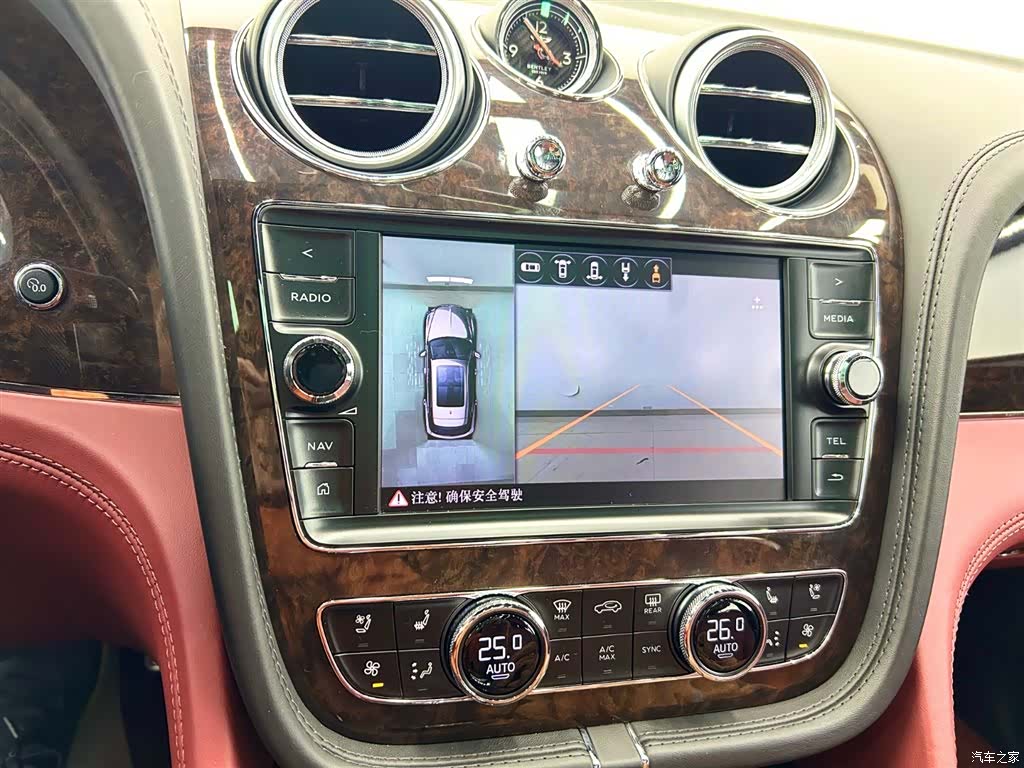 Bentley Bentayga, 2018 13
