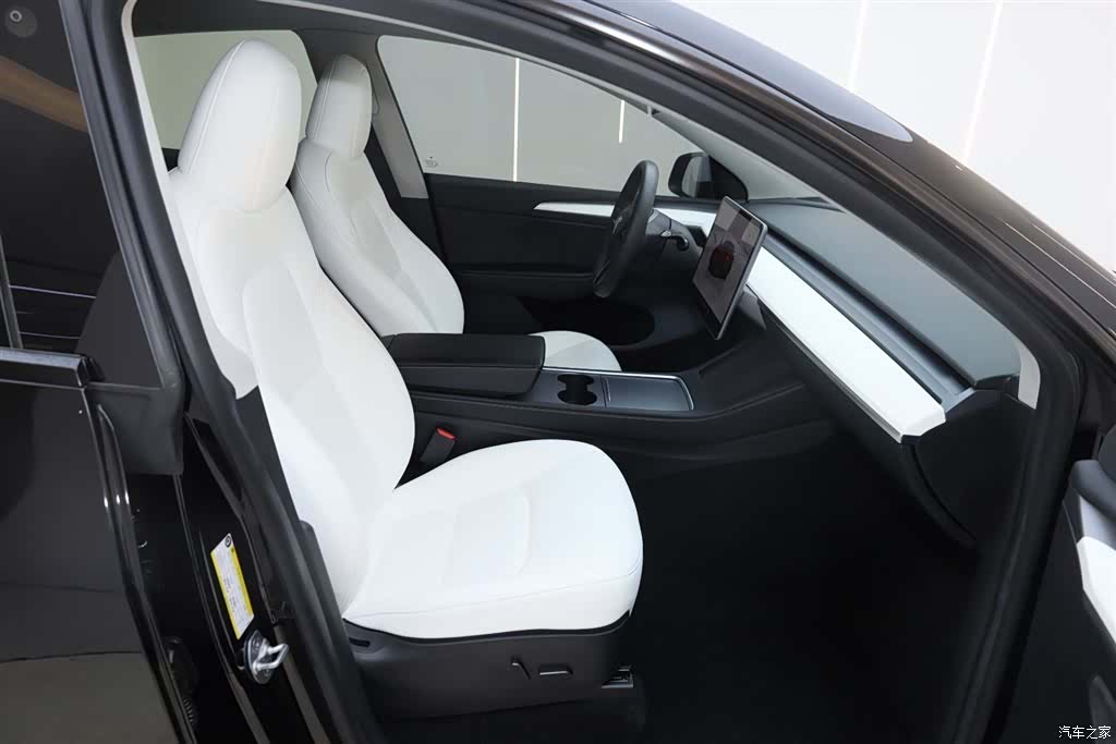 Tesla Model Y, 2023 16