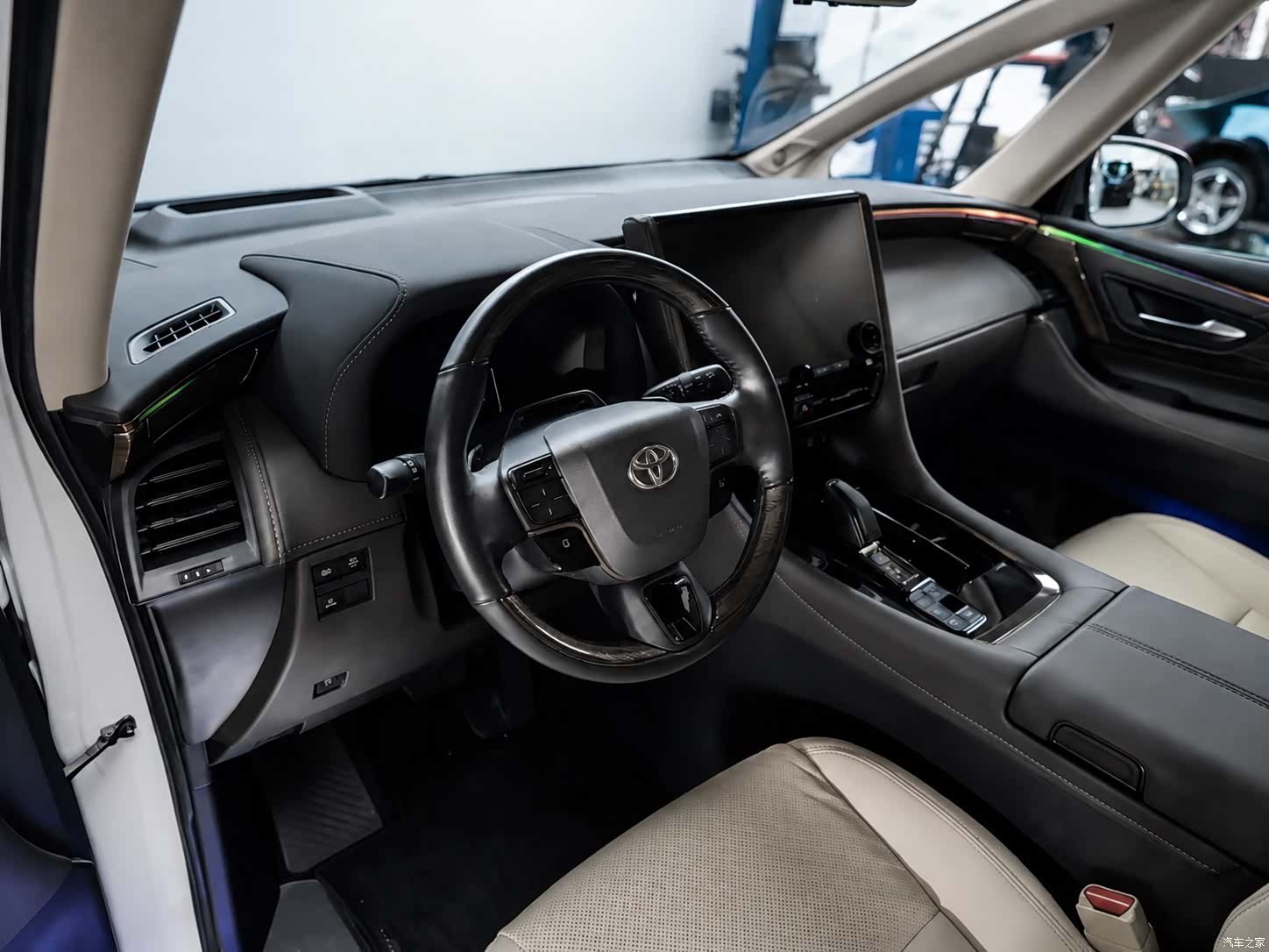 Toyota Alphard, 2024 13
