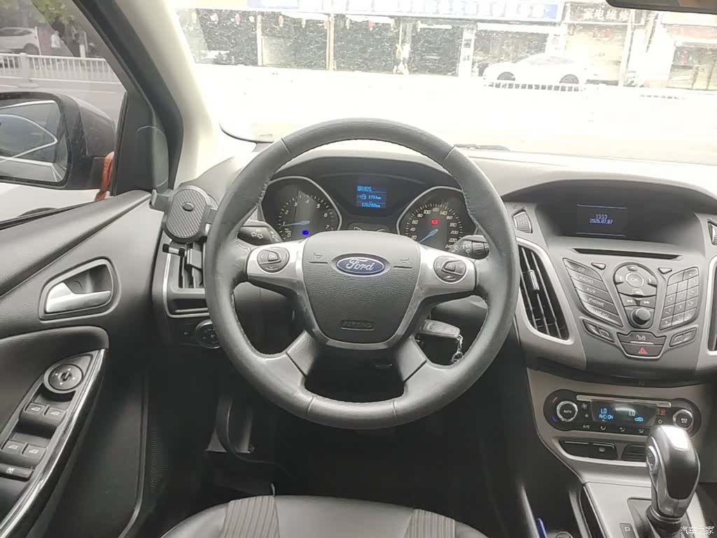 Ford Focus, 2015 11