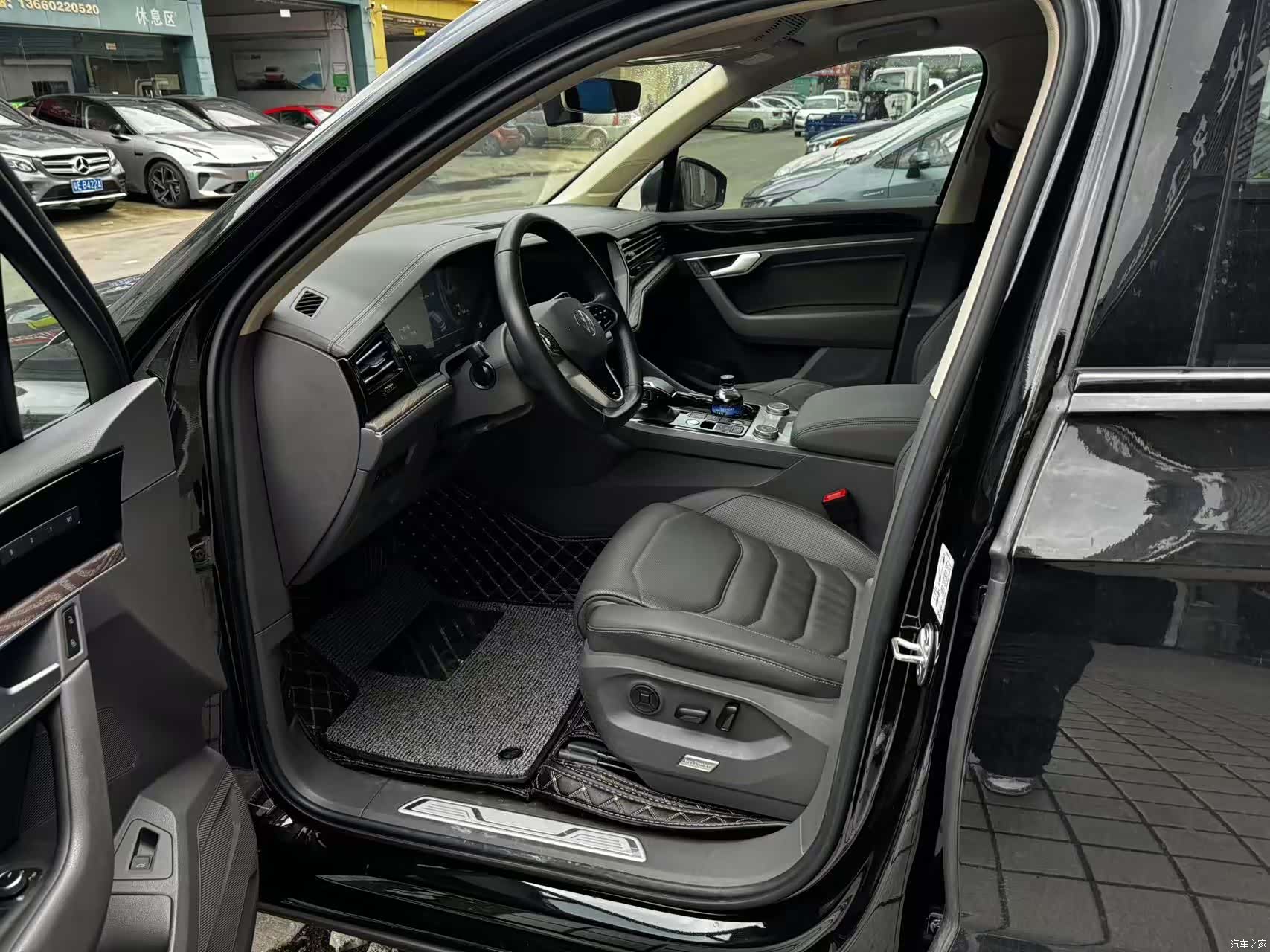 Volkswagen Touareg, 2023 все фото