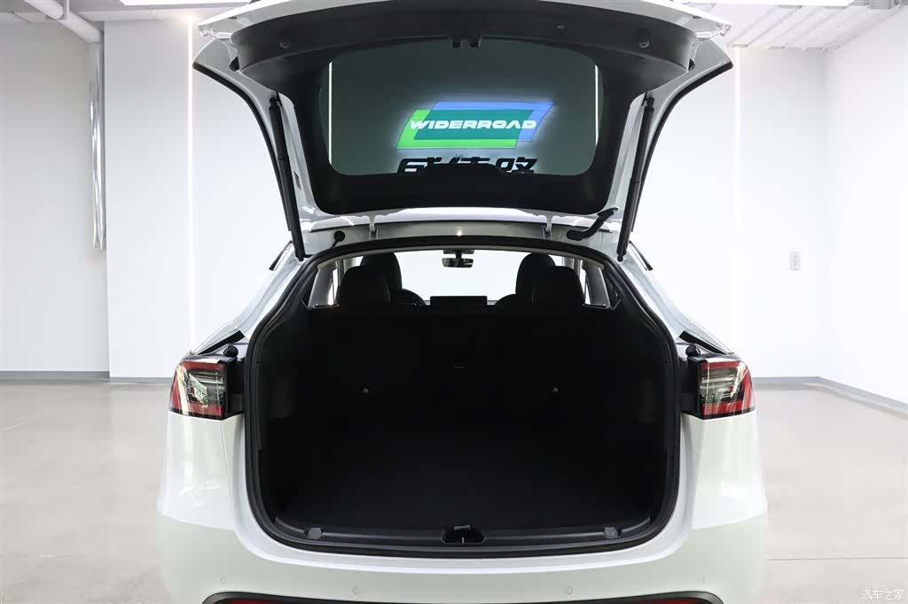 Tesla Model Y, 2022 24