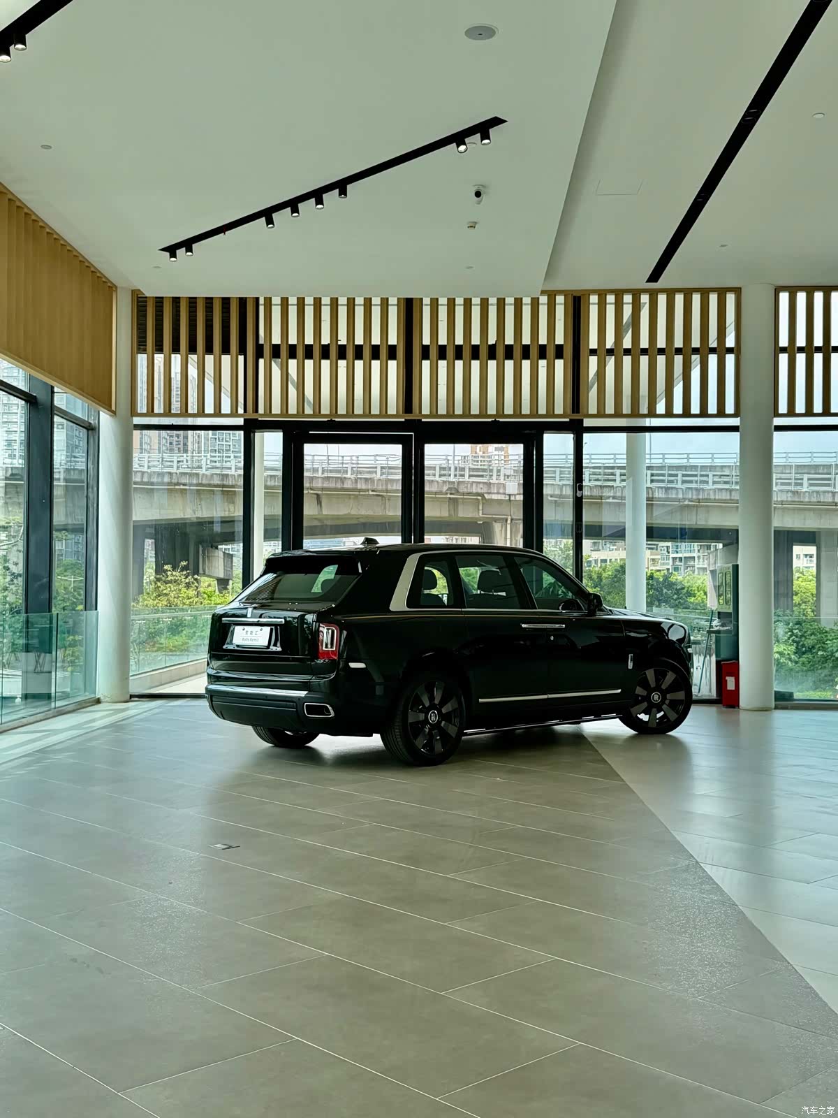 Rolls-Royce Cullinan, 2022 3