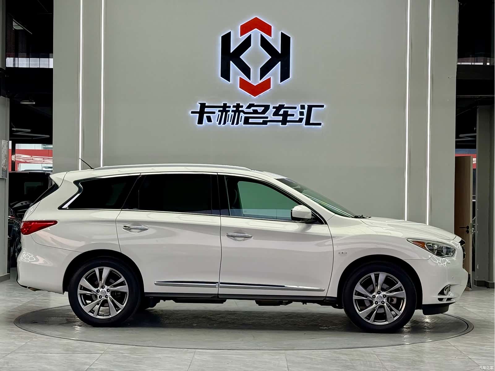 Infiniti JX35, 2013 7