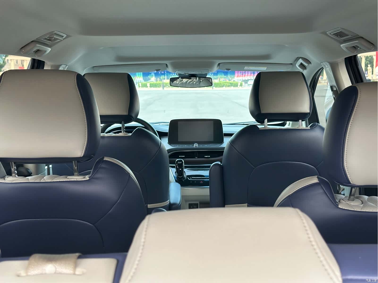 Buick GL8, 2023 9