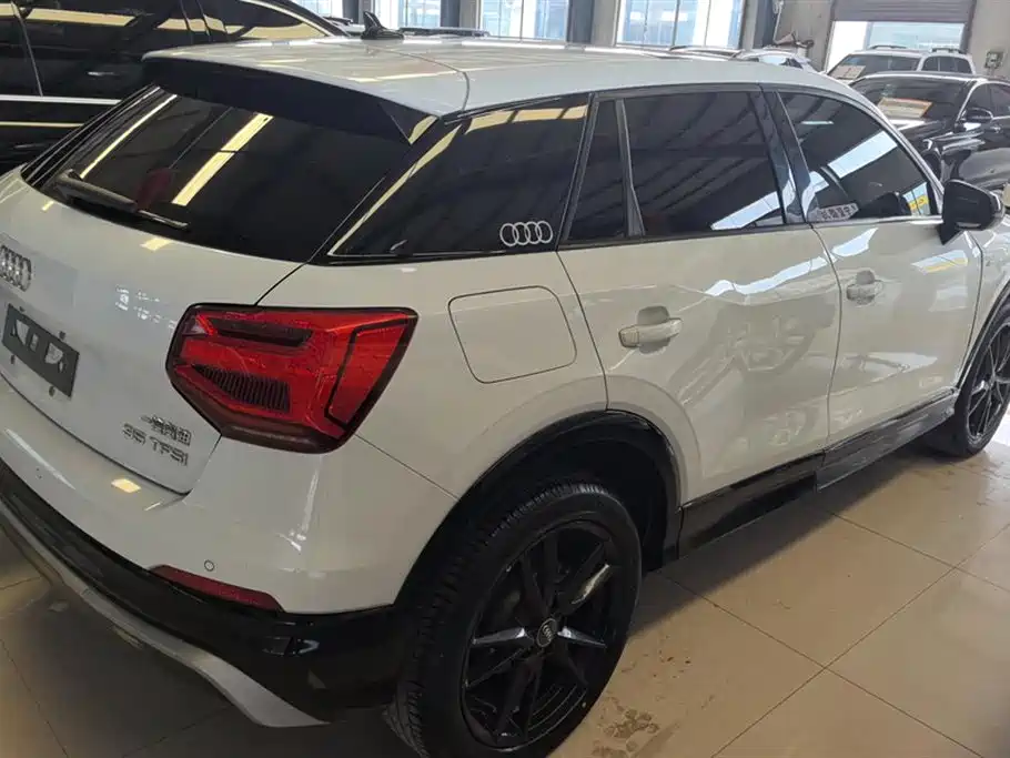 Audi Q2L Audi Q2L