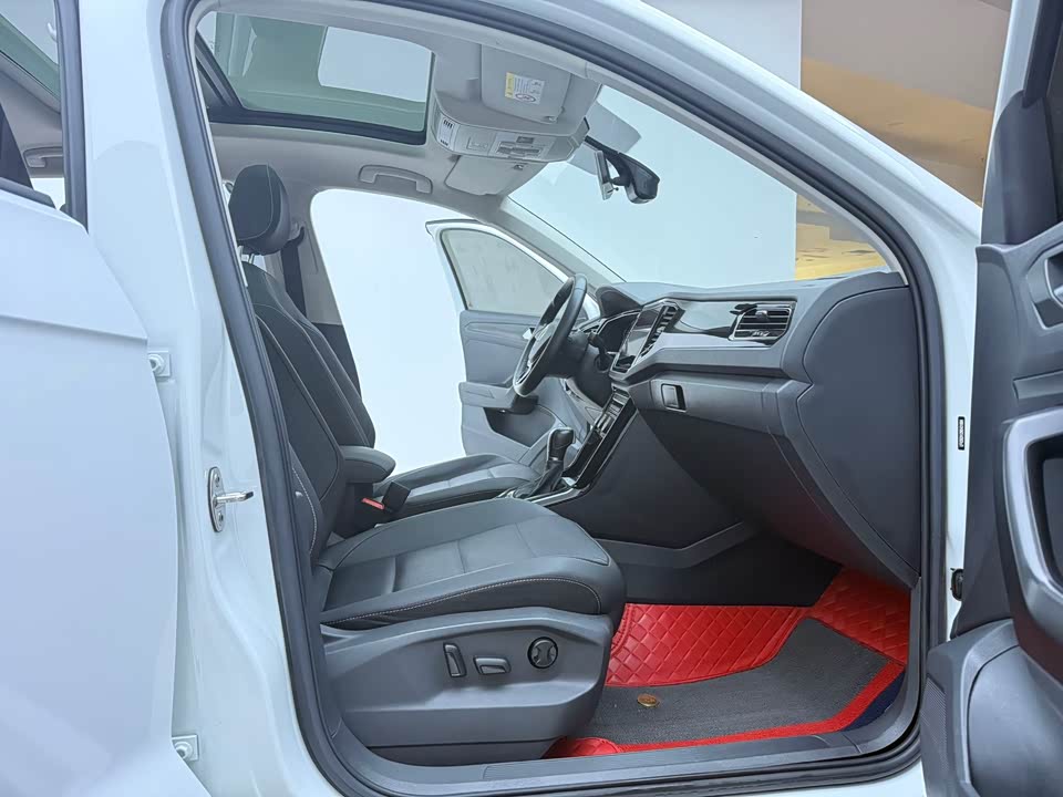 Volkswagen T-ROC exploring Songs